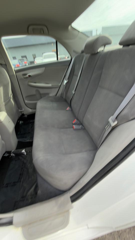 Toyota Corolla 4dr Sdn Man (Natl) 2010