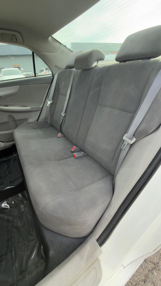 Toyota Corolla 4dr Sdn Man (Natl) 2010