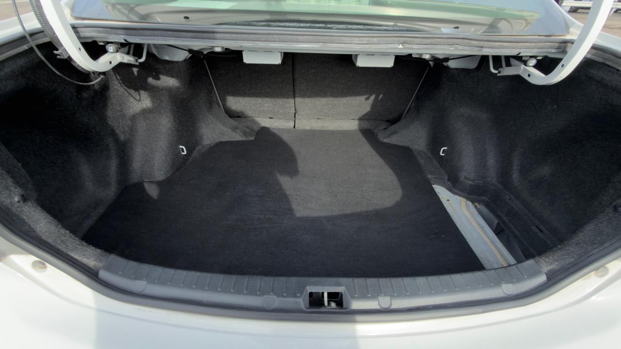 Toyota Corolla 4dr Sdn Man (Natl) 2010