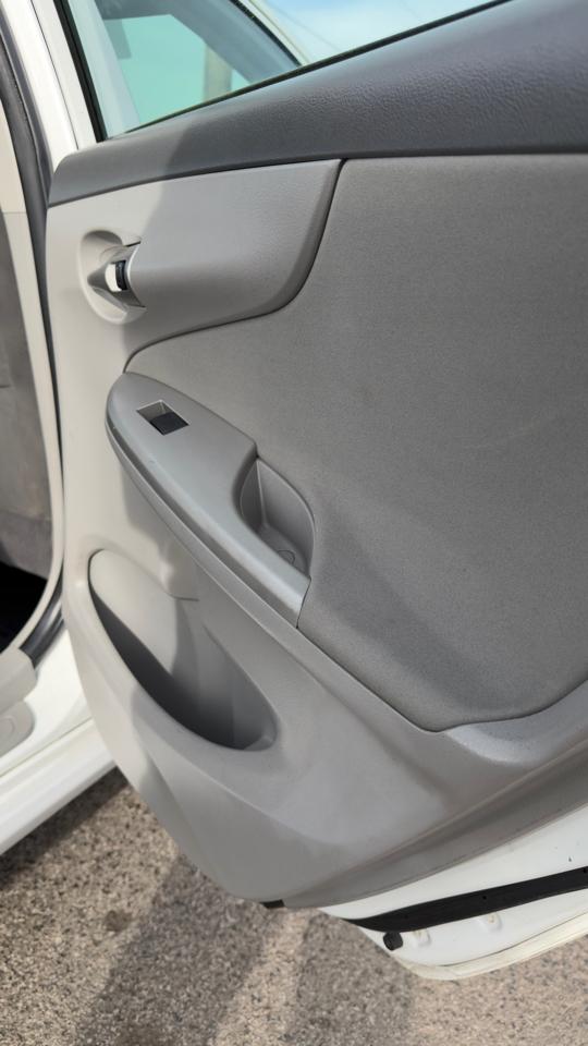 Toyota Corolla 4dr Sdn Man (Natl) 2010