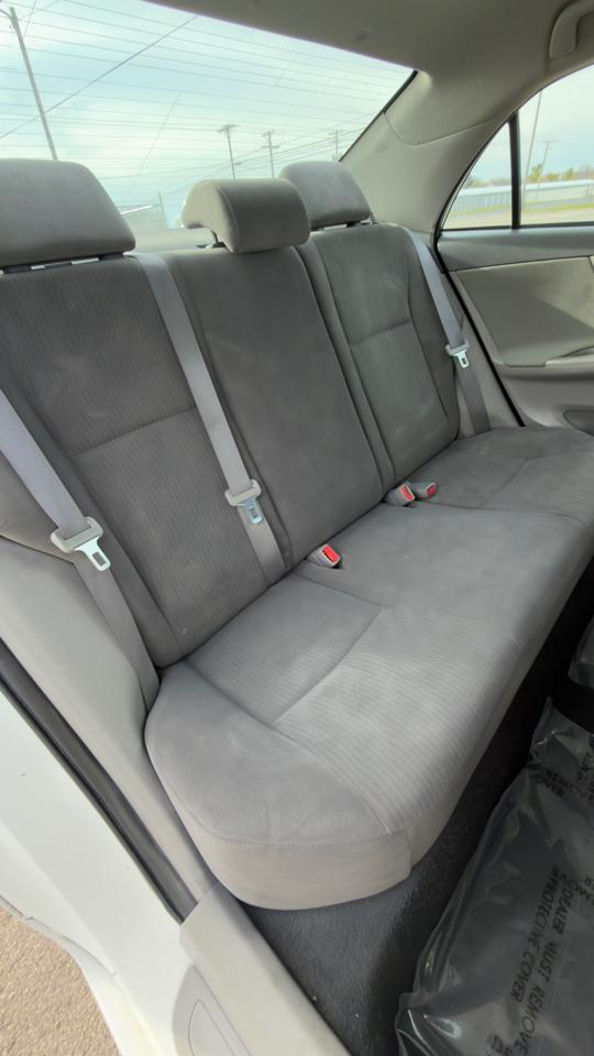 Toyota Corolla 4dr Sdn Man (Natl) 2010