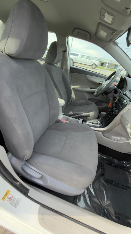 Toyota Corolla 4dr Sdn Man (Natl) 2010