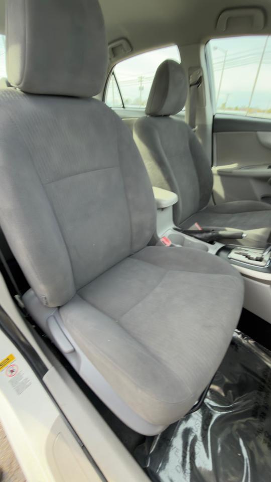 Toyota Corolla 4dr Sdn Man (Natl) 2010