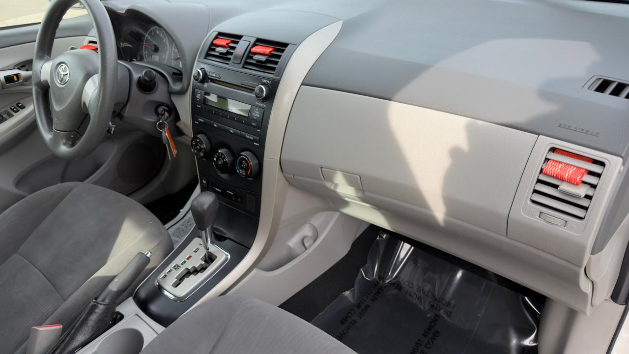 Toyota Corolla 4dr Sdn Man (Natl) 2010