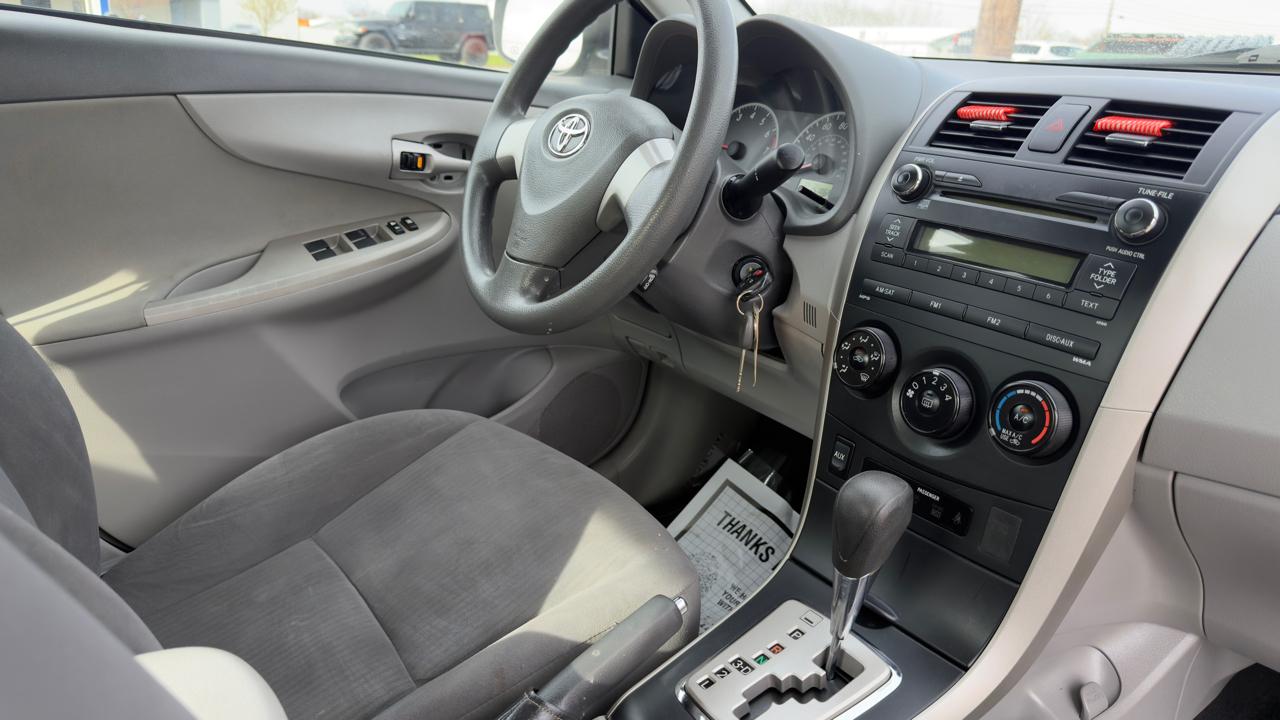 Toyota Corolla 4dr Sdn Man (Natl) 2010