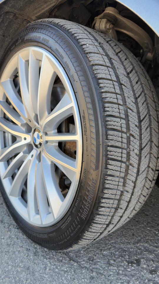 BMW 5 Series 4dr Sdn 550i xDrive AWD 2012