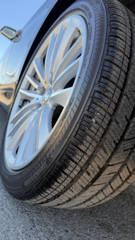 BMW 5 Series 4dr Sdn 550i xDrive AWD 2012