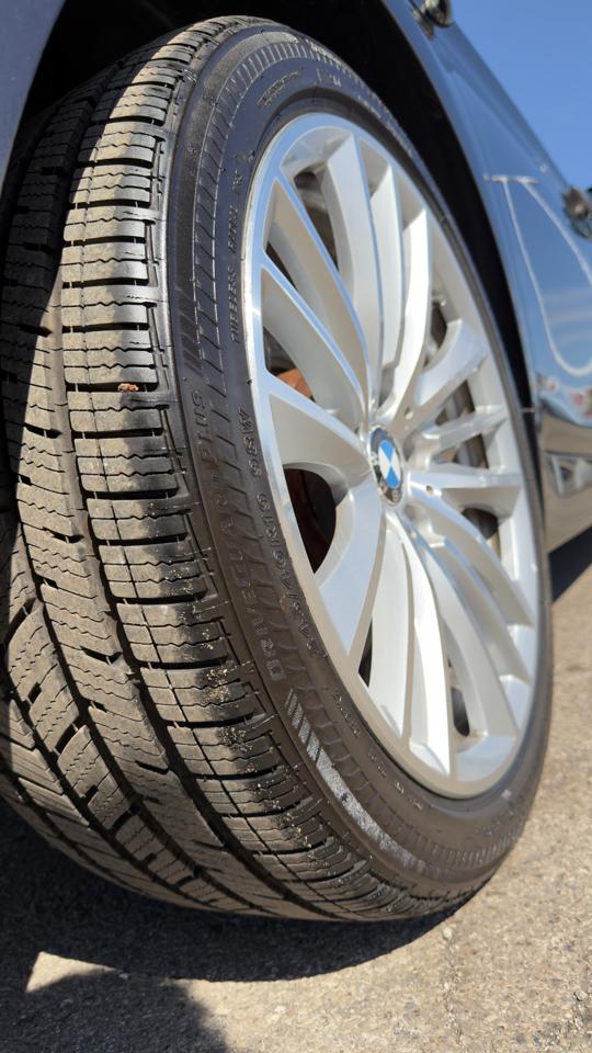 BMW 5 Series 4dr Sdn 550i xDrive AWD 2012