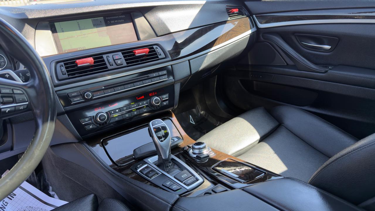 BMW 5 Series 4dr Sdn 550i xDrive AWD 2012