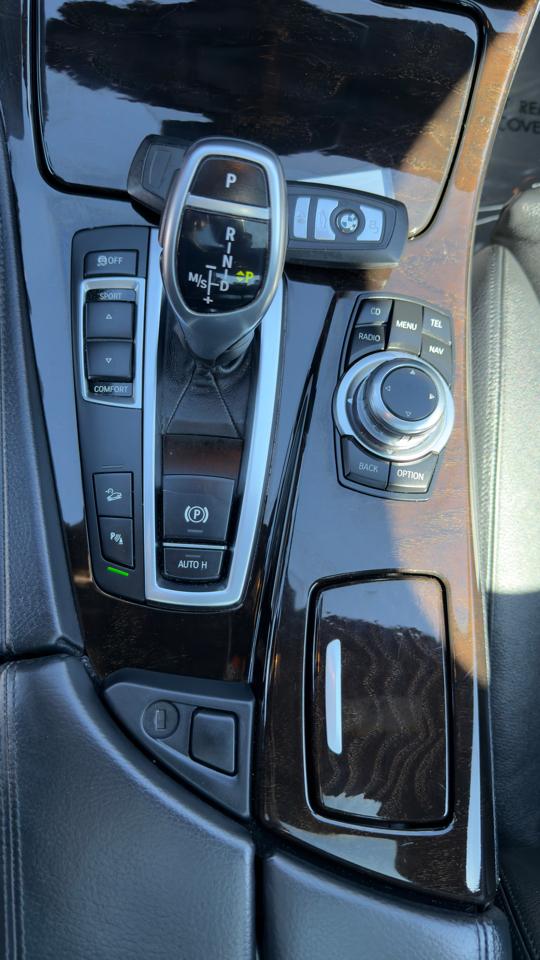 BMW 5 Series 4dr Sdn 550i xDrive AWD 2012