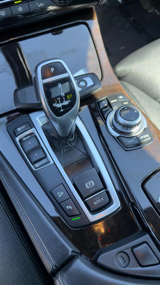 BMW 5 Series 4dr Sdn 550i xDrive AWD 2012