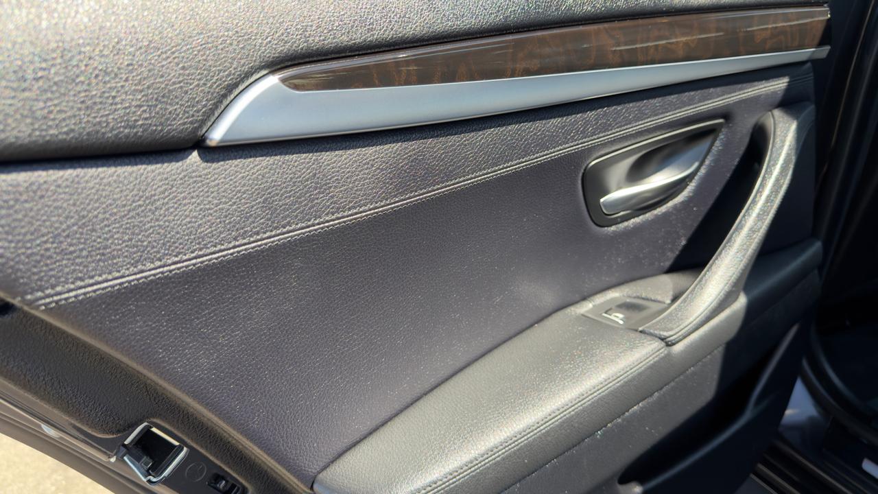 BMW 5 Series 4dr Sdn 550i xDrive AWD 2012