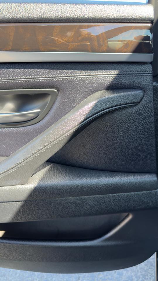 BMW 5 Series 4dr Sdn 550i xDrive AWD 2012