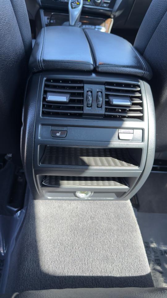 BMW 5 Series 4dr Sdn 550i xDrive AWD 2012