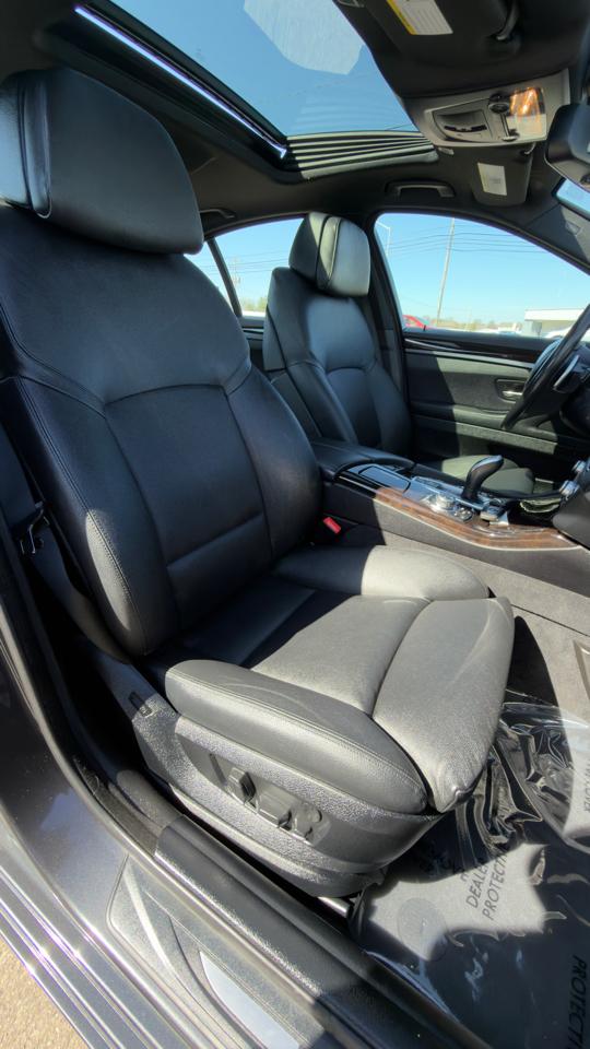 BMW 5 Series 4dr Sdn 550i xDrive AWD 2012