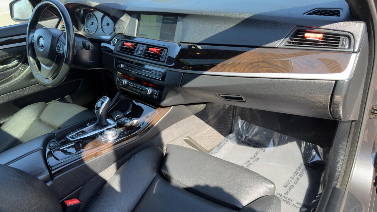 BMW 5 Series 4dr Sdn 550i xDrive AWD 2012