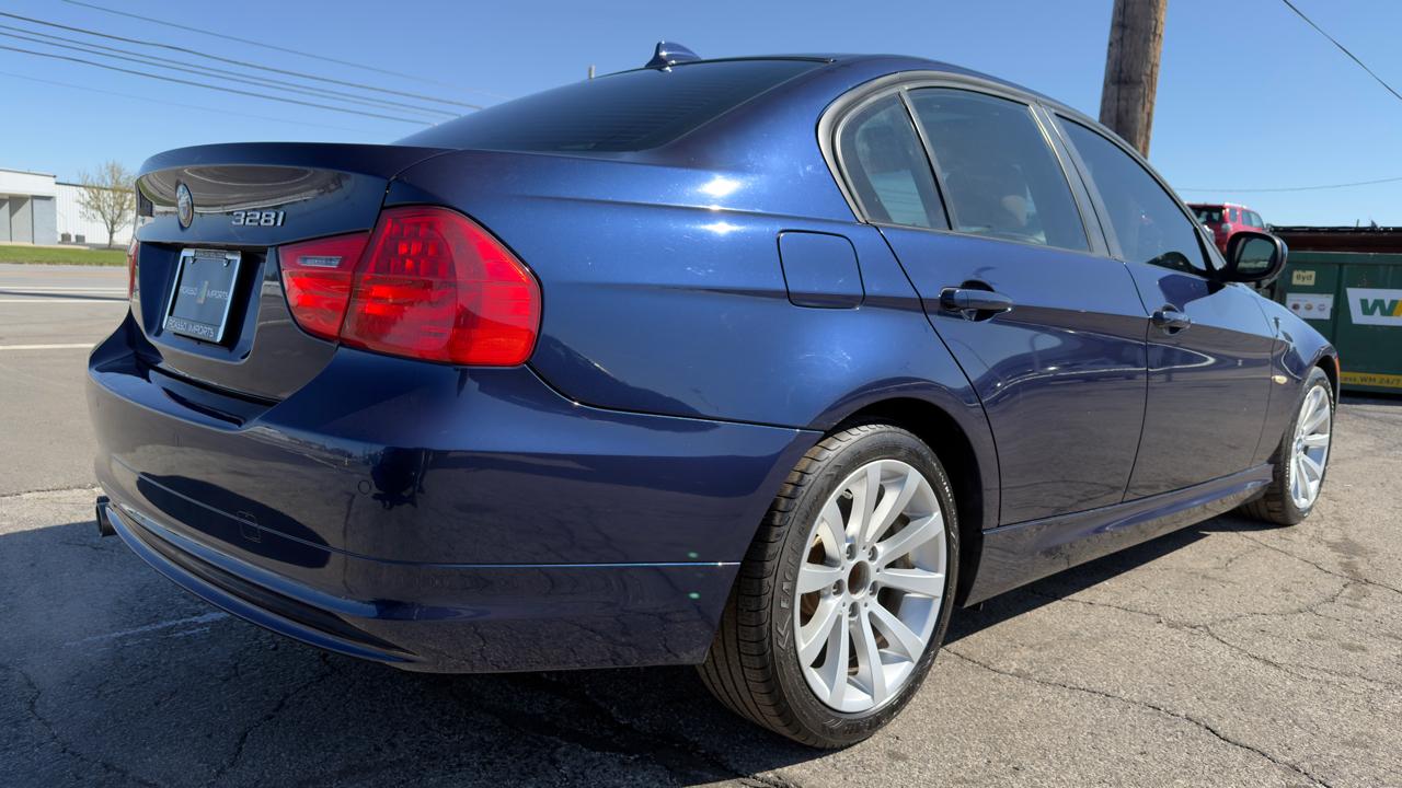 BMW 3 Series 4dr Sdn 328i RWD SULEV 2011