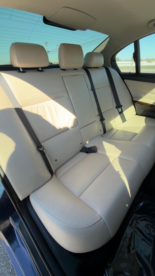 BMW 3 Series 4dr Sdn 328i RWD SULEV 2011