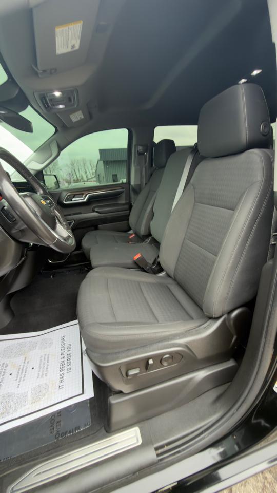 Chevrolet Silverado 1500 4WD Crew Cab 147" LT w/1LT 2022