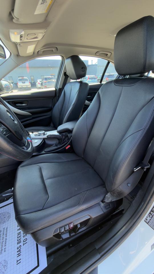 BMW 3 Series 4dr Sdn 320i xDrive AWD 2014