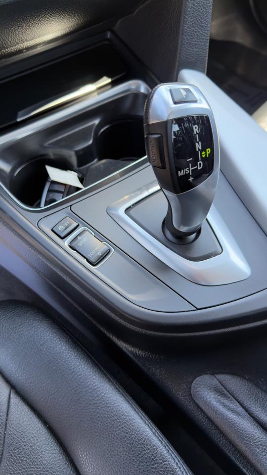 BMW 3 Series 4dr Sdn 320i xDrive AWD 2014