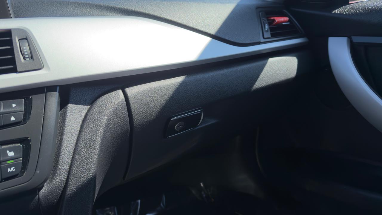 BMW 3 Series 4dr Sdn 320i xDrive AWD 2014