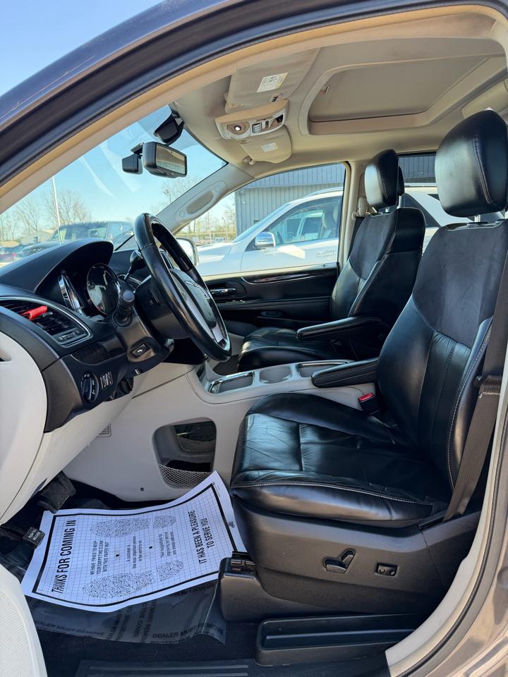 Chrysler Town & Country 4dr Wgn Limited Platinum 2015