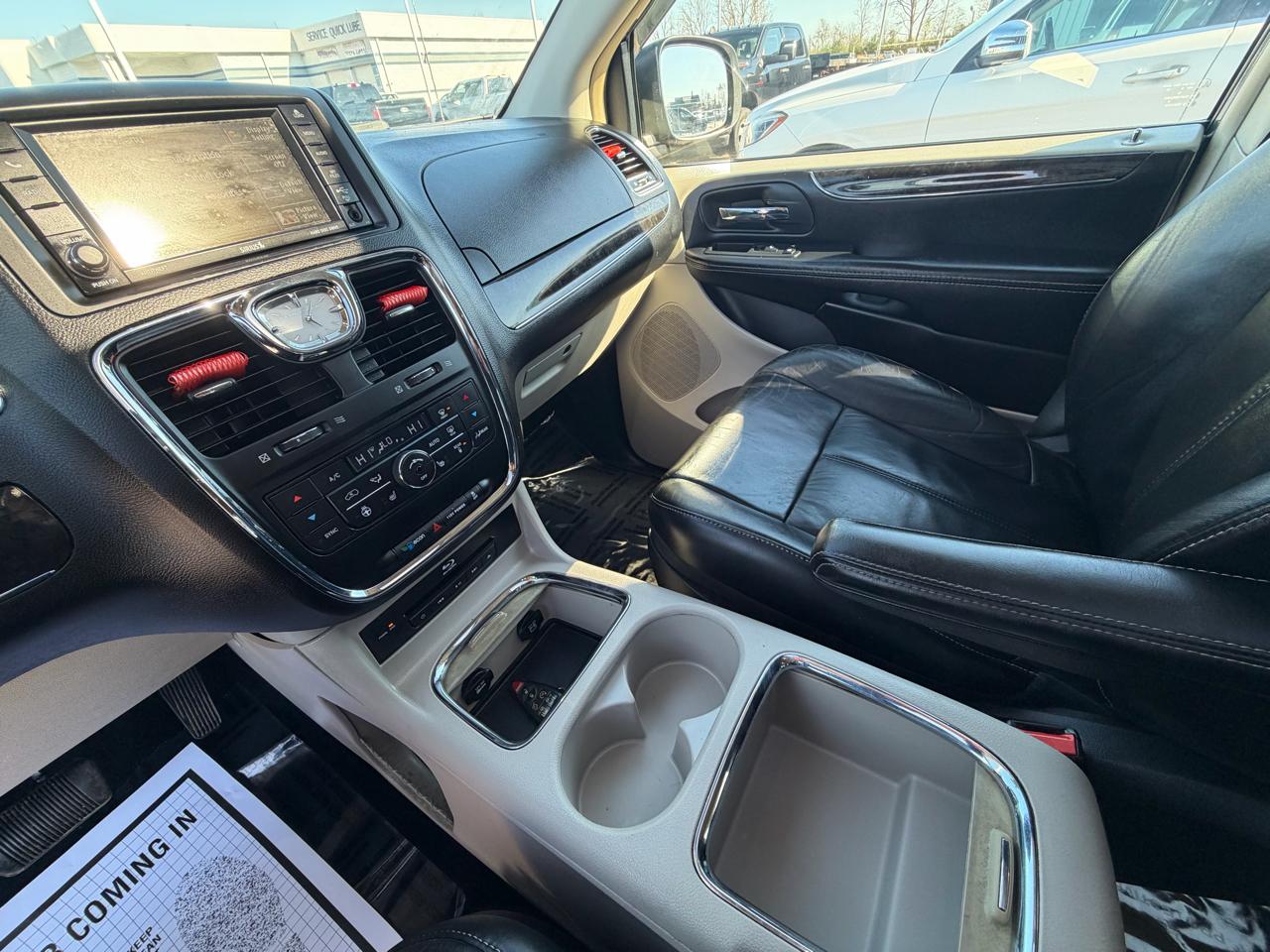 Chrysler Town & Country 4dr Wgn Limited Platinum 2015