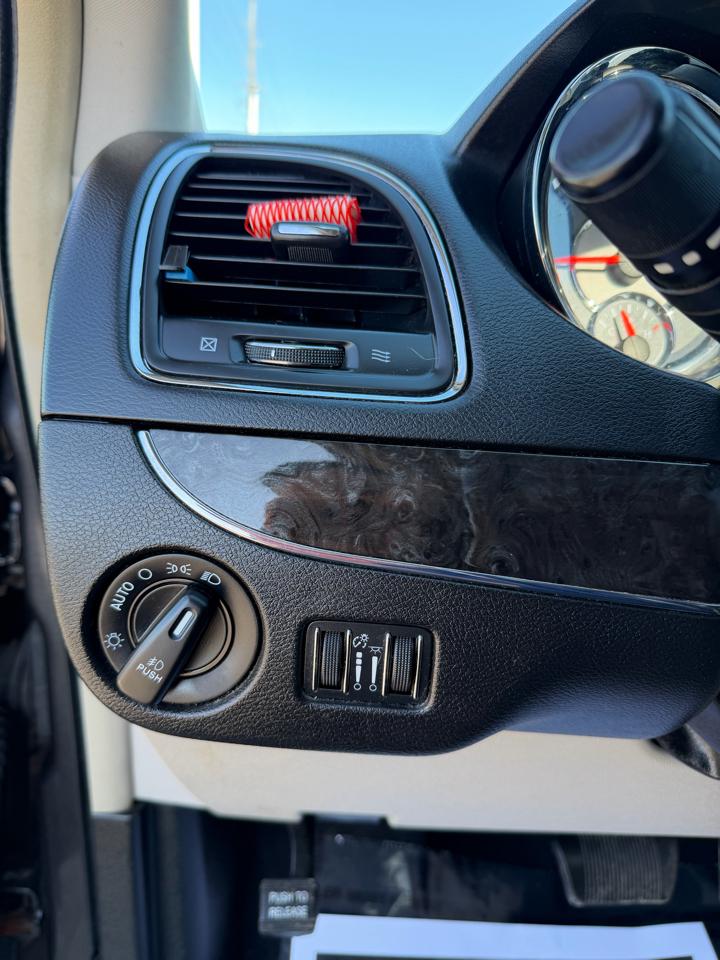 Chrysler Town & Country 4dr Wgn Limited Platinum 2015