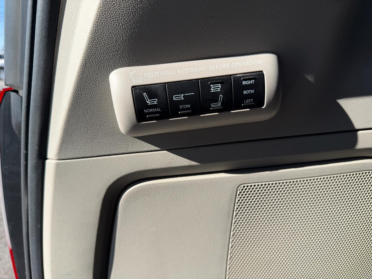 Chrysler Town & Country 4dr Wgn Limited Platinum 2015