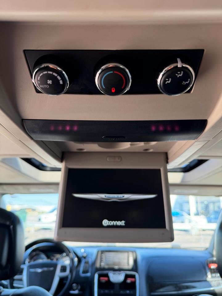 Chrysler Town & Country 4dr Wgn Limited Platinum 2015