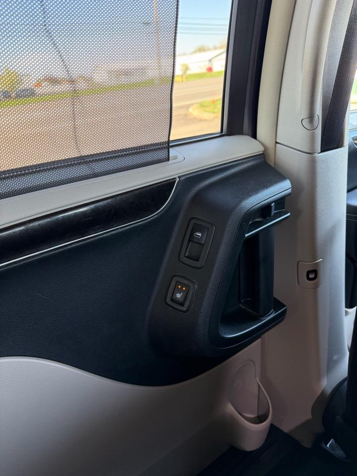 Chrysler Town & Country 4dr Wgn Limited Platinum 2015