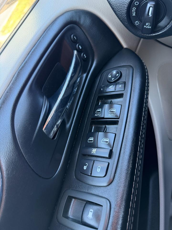 Chrysler Town & Country 4dr Wgn Limited Platinum 2015