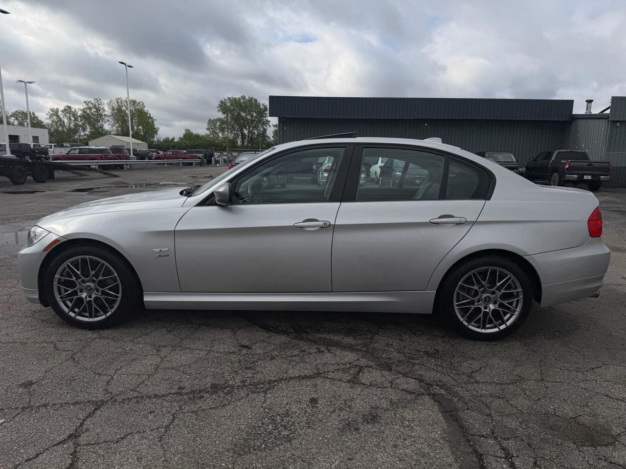 BMW 3 Series 4dr Sdn 328i xDrive AWD SULEV South Africa 2011