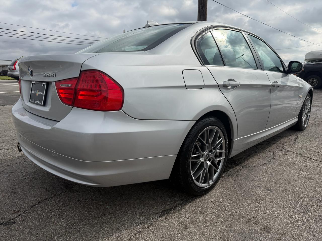 BMW 3 Series 4dr Sdn 328i xDrive AWD SULEV South Africa 2011