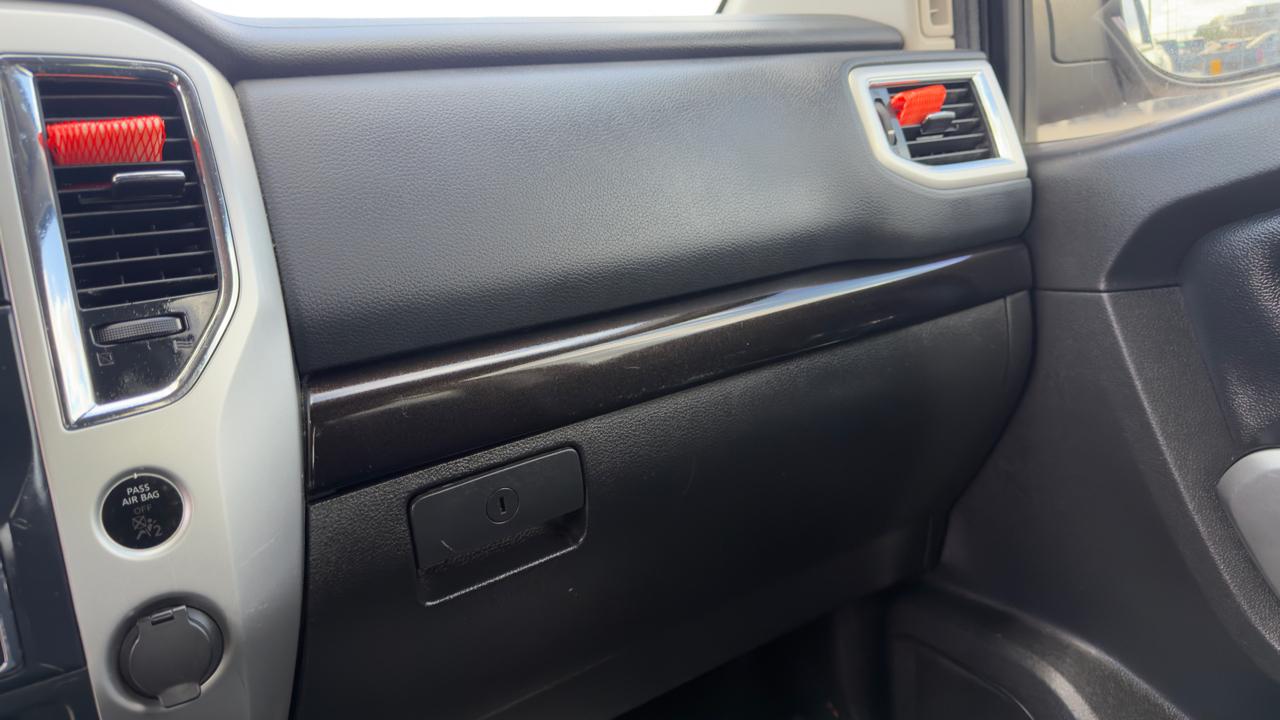 Nissan Titan 4x4 Crew Cab SV 2018