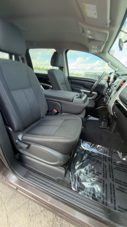 Nissan Titan 4x4 Crew Cab SV 2018