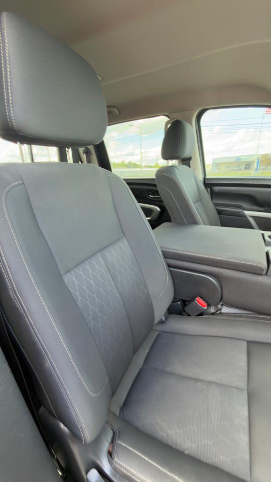 Nissan Titan 4x4 Crew Cab SV 2018