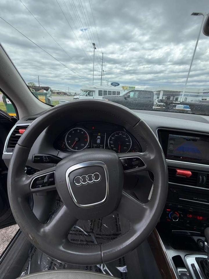 Audi Q5 quattro 4dr 2.0T Premium Plus 2011