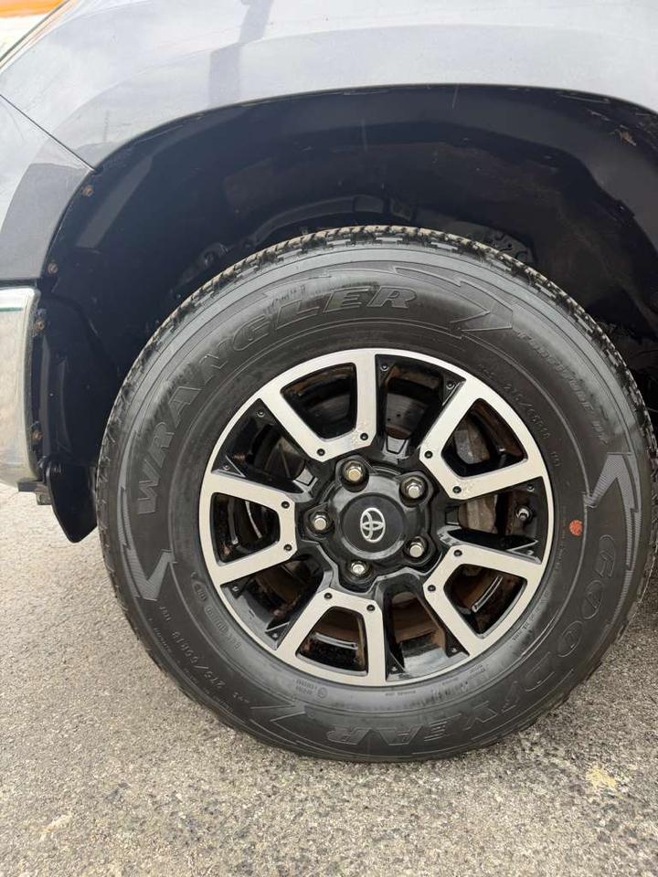 Toyota Tundra 4WD SR5 CrewMax 5.5' Bed 5.7L FFV (Natl) 2017