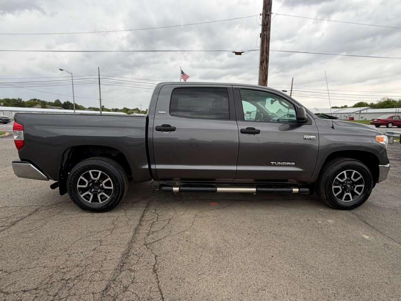 Toyota Tundra 4WD SR5 CrewMax 5.5' Bed 5.7L FFV (Natl) 2017