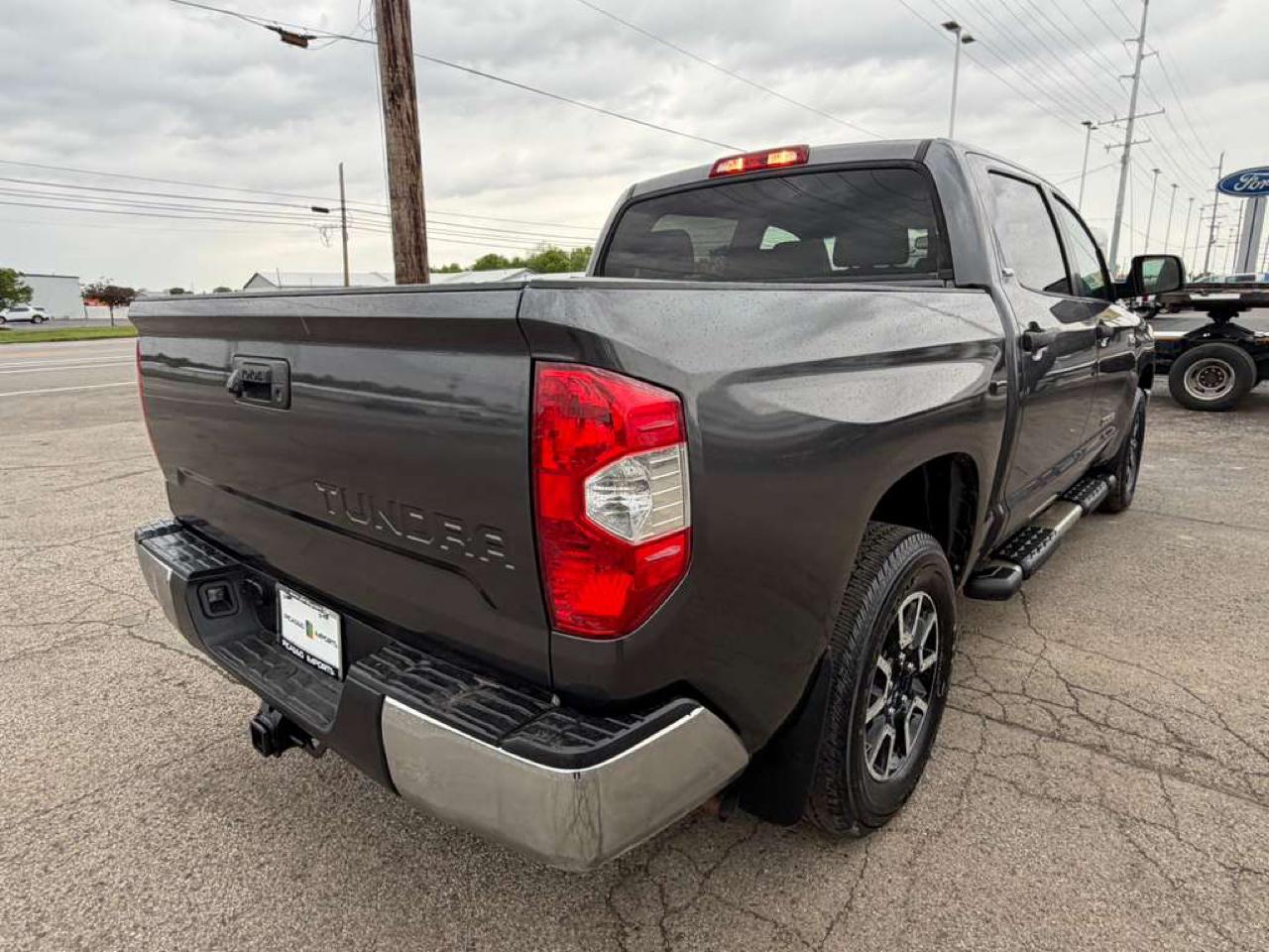 Toyota Tundra 4WD SR5 CrewMax 5.5' Bed 5.7L FFV (Natl) 2017