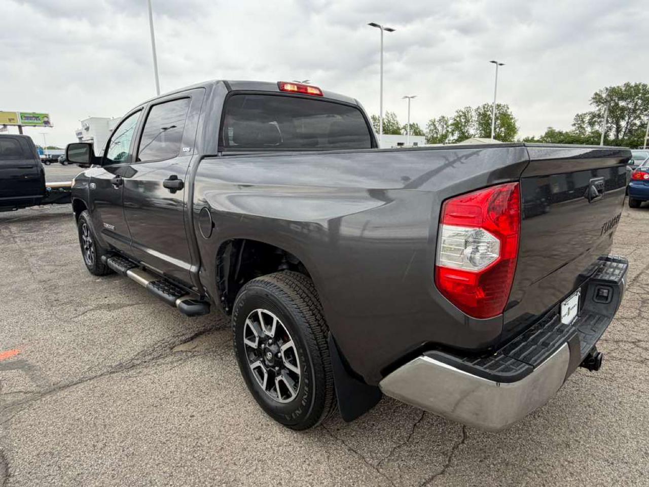 Toyota Tundra 4WD SR5 CrewMax 5.5' Bed 5.7L FFV (Natl) 2017