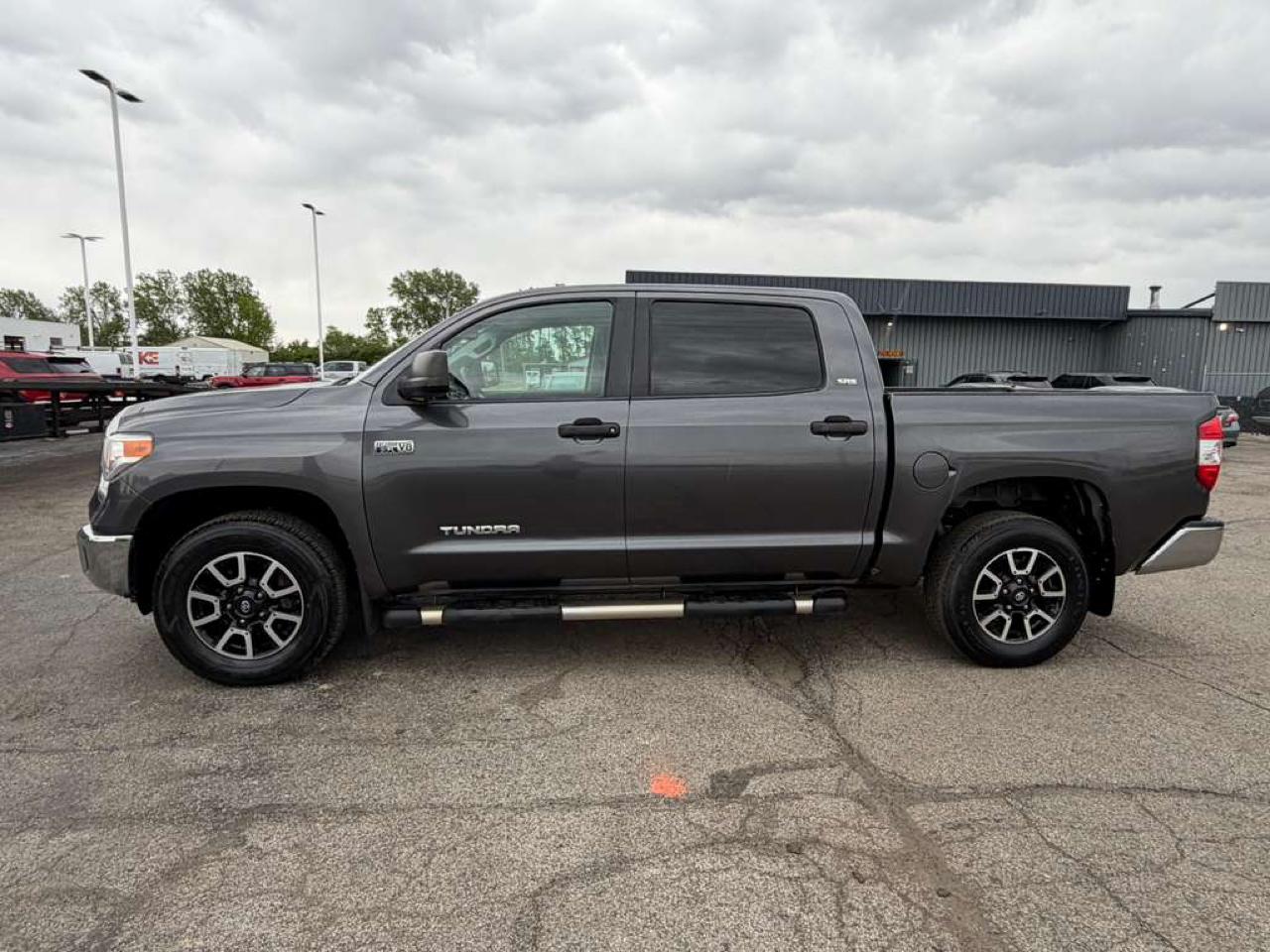 Toyota Tundra 4WD SR5 CrewMax 5.5' Bed 5.7L FFV (Natl) 2017