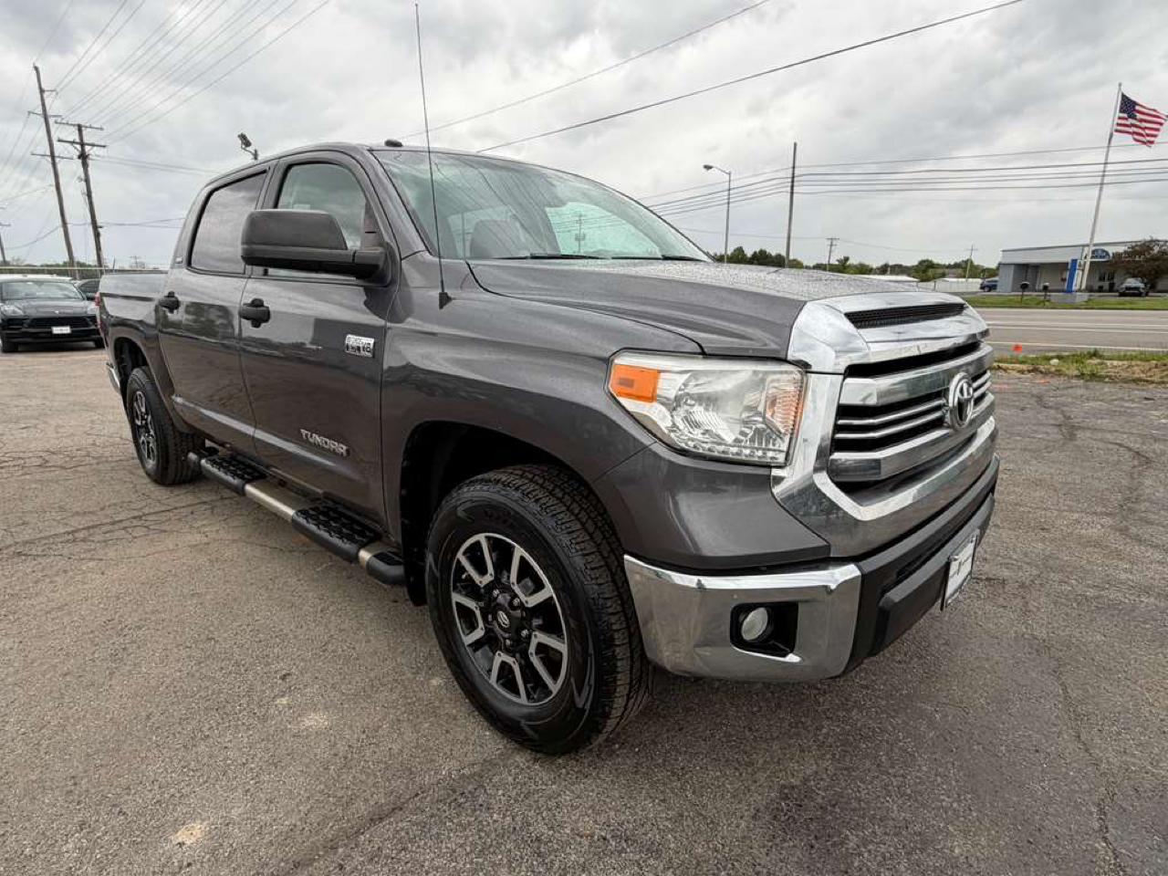 Toyota Tundra 4WD SR5 CrewMax 5.5' Bed 5.7L FFV (Natl) 2017
