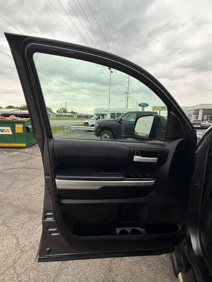Toyota Tundra 4WD SR5 CrewMax 5.5' Bed 5.7L FFV (Natl) 2017