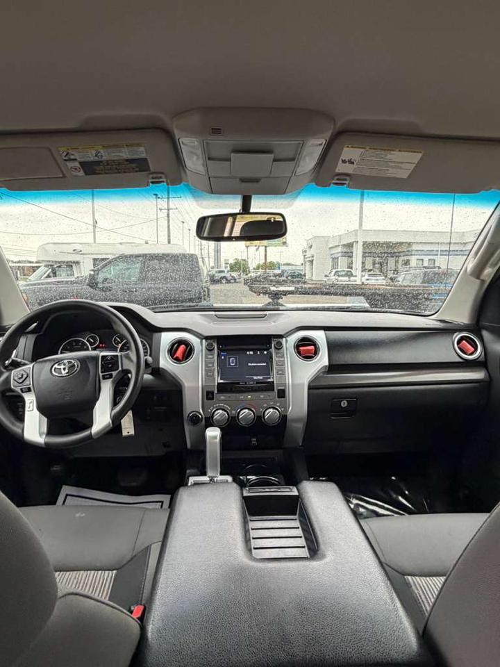 Toyota Tundra 4WD SR5 CrewMax 5.5' Bed 5.7L FFV (Natl) 2017