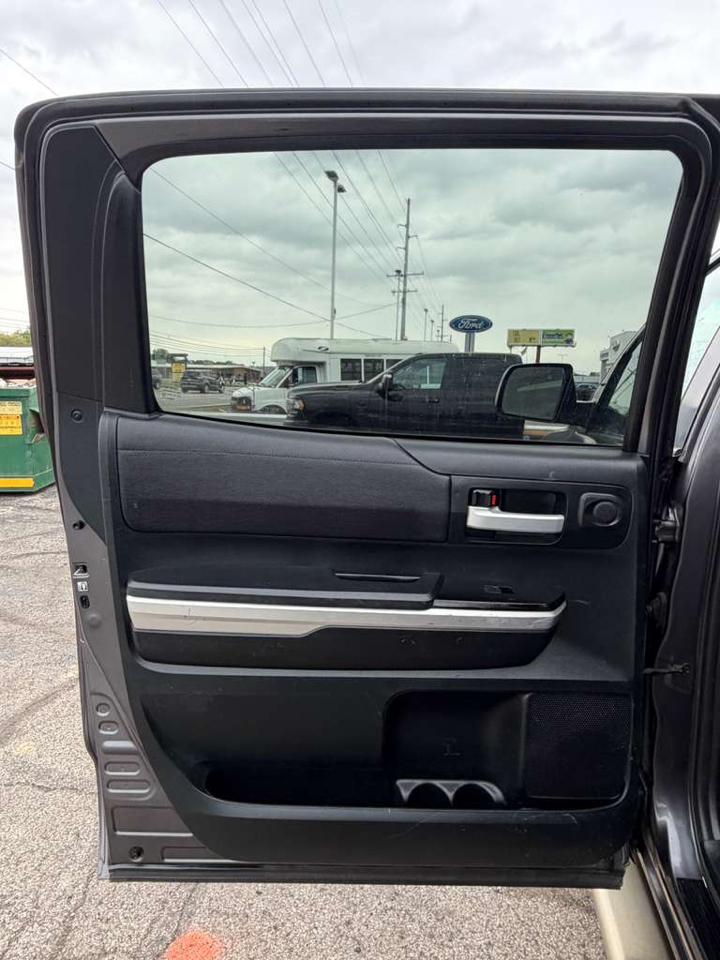 Toyota Tundra 4WD SR5 CrewMax 5.5' Bed 5.7L FFV (Natl) 2017