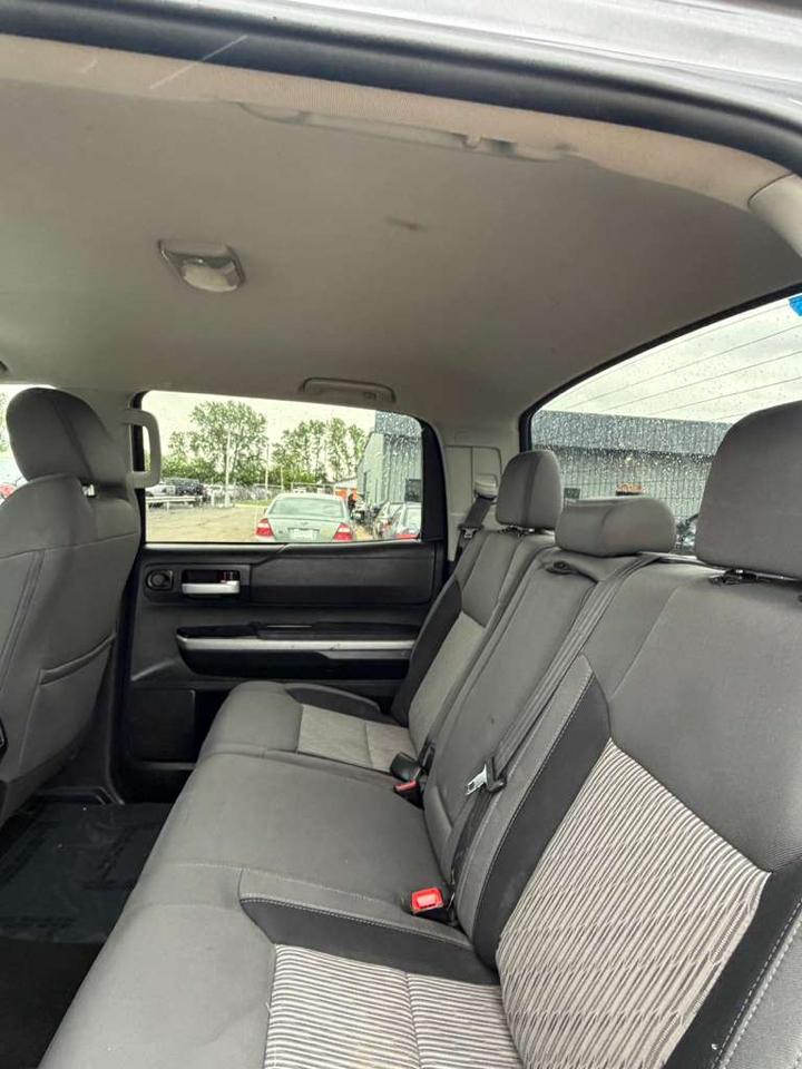 Toyota Tundra 4WD SR5 CrewMax 5.5' Bed 5.7L FFV (Natl) 2017