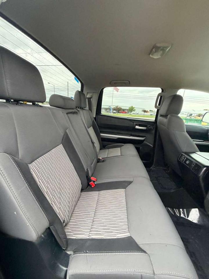 Toyota Tundra 4WD SR5 CrewMax 5.5' Bed 5.7L FFV (Natl) 2017